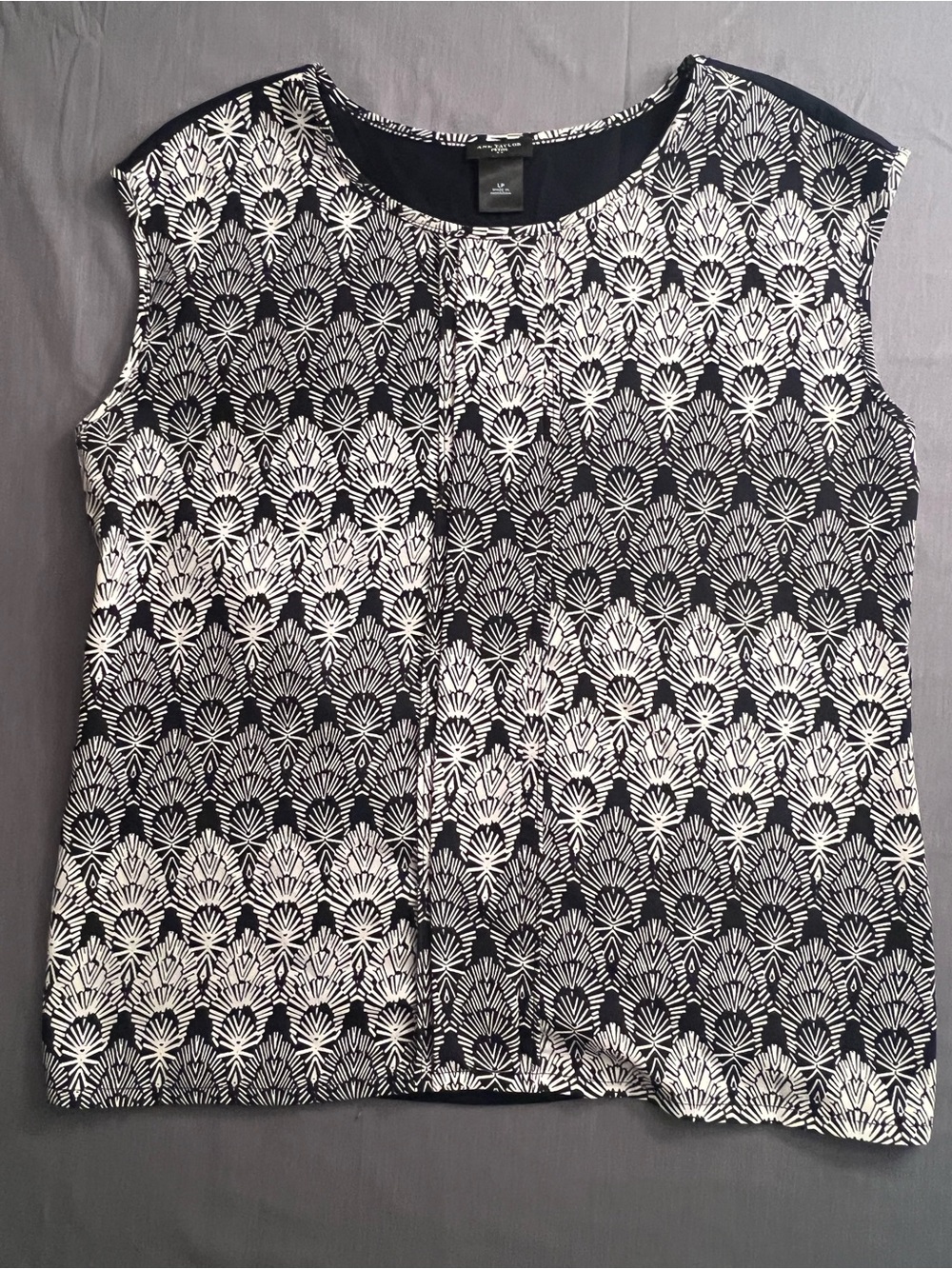 Ann Taylor Navy Blue & White Sleeveless Graphic Shell Tank